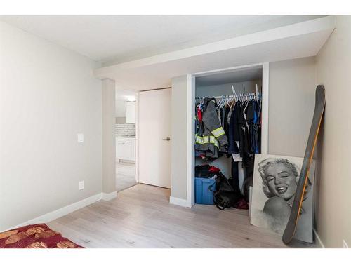 244 Dovely Place Se, Calgary, AB - Indoor