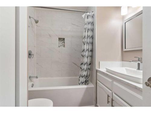 244 Dovely Place Se, Calgary, AB - Indoor Photo Showing Bathroom
