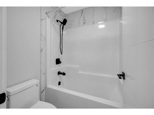 172 Sandpiper Landing, Chestermere, AB - Indoor Photo Showing Bathroom