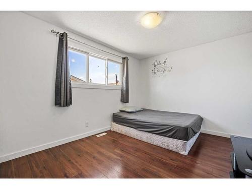 63 Templeridge Close Ne, Calgary, AB - Indoor Photo Showing Bedroom