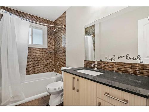 63 Templeridge Close Ne, Calgary, AB - Indoor Photo Showing Bathroom