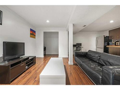 63 Templeridge Close Ne, Calgary, AB - Indoor Photo Showing Living Room