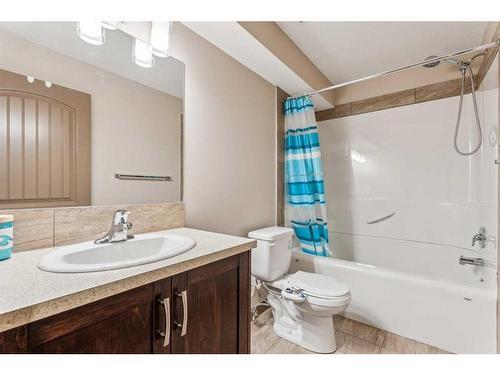 274 Nolan Hill Boulevard Nw, Calgary, AB - Indoor Photo Showing Bathroom