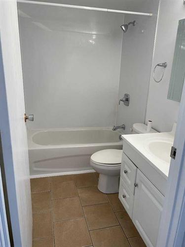6-3911 1 Street Ne, Calgary, AB - Indoor Photo Showing Bathroom