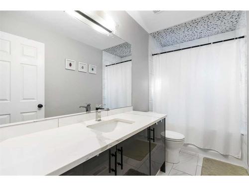 6-7 Westland Road, Okotoks, AB - Indoor Photo Showing Bathroom