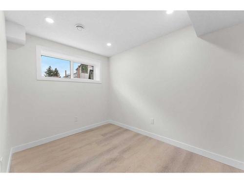 382 Maitland Hill Ne, Calgary, AB - Indoor Photo Showing Other Room