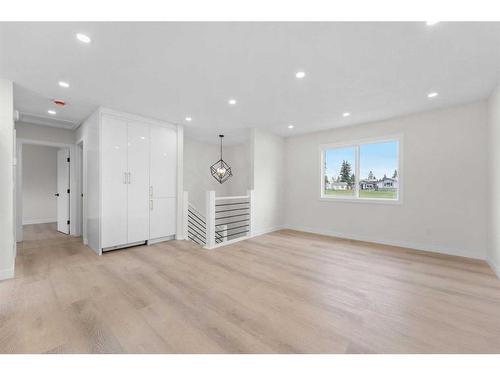 382 Maitland Hill Ne, Calgary, AB - Indoor Photo Showing Other Room