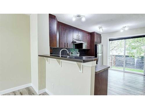 1906-2445 Kingsland Road Se, Airdrie, AB - Indoor Photo Showing Kitchen