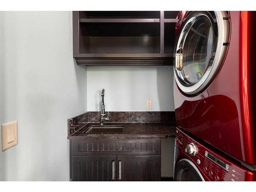 159 Cove Close, Chestermere, AB - Indoor Photo Showing Laundry Room