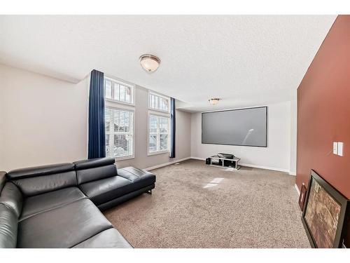 17 Riviera Place, Cochrane, AB - Indoor Photo Showing Living Room