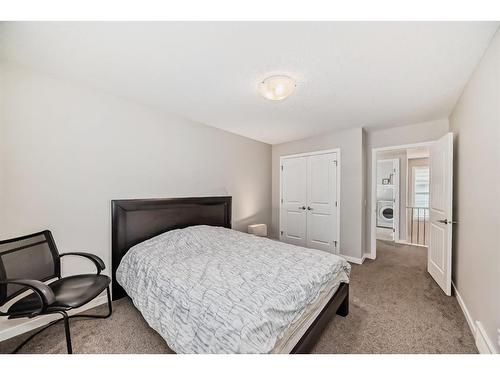 17 Riviera Place, Cochrane, AB - Indoor Photo Showing Bedroom