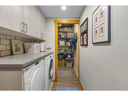 111-210 Hubman Landing, Canmore, AB - Indoor Photo Showing Laundry Room