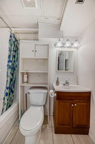 2239 43 Street Se, Calgary, AB - Indoor Photo Showing Bathroom