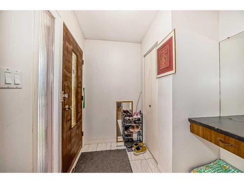 2239 43 Street Se, Calgary, AB - Indoor Photo Showing Other Room