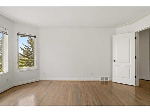 2925 Signal Hill Heights Sw, Calgary, AB - Indoor Photo Showing Other Room