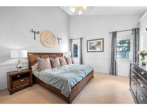 227 Schubert Hill Nw, Calgary, AB - Indoor Photo Showing Bedroom