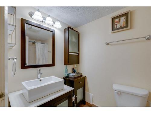 203-9800 Horton Road Sw, Calgary, AB - Indoor Photo Showing Bathroom