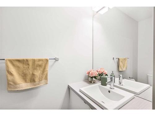3571 69 Street Nw, Calgary, AB - Indoor Photo Showing Bathroom
