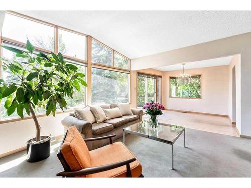 1605 11 Avenue Nw, Calgary, AB - Indoor Photo Showing Living Room