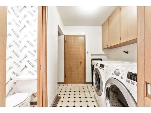 1605 11 Avenue Nw, Calgary, AB - Indoor Photo Showing Laundry Room