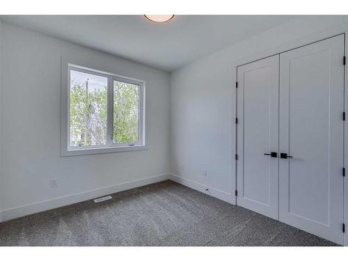 2607 35 Street Sw, Calgary, AB - Indoor Photo Showing Other Room