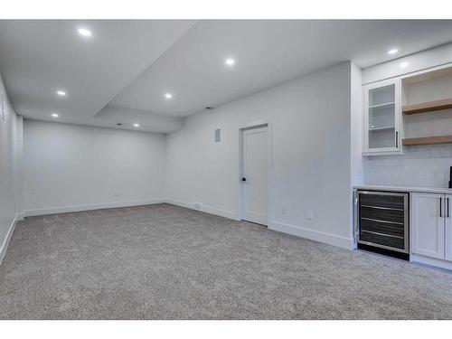 2607 35 Street Sw, Calgary, AB - Indoor Photo Showing Other Room