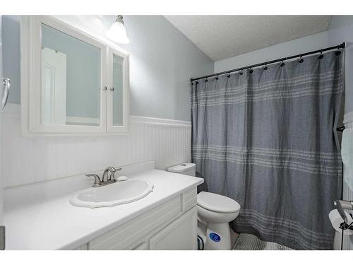 139 Pinemill Way Ne, Calgary, AB - Indoor Photo Showing Bathroom
