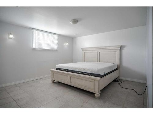 139 Pinemill Way Ne, Calgary, AB - Indoor Photo Showing Bedroom