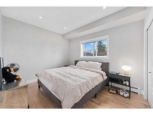 4-232 20 Avenue, Calgary, AB - Indoor Photo Showing Bedroom