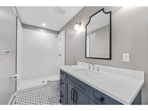 4-232 20 Avenue, Calgary, AB - Indoor Photo Showing Bathroom