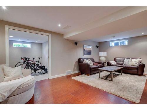 18 Varston Place Nw, Calgary, AB - Indoor Photo Showing Other Room