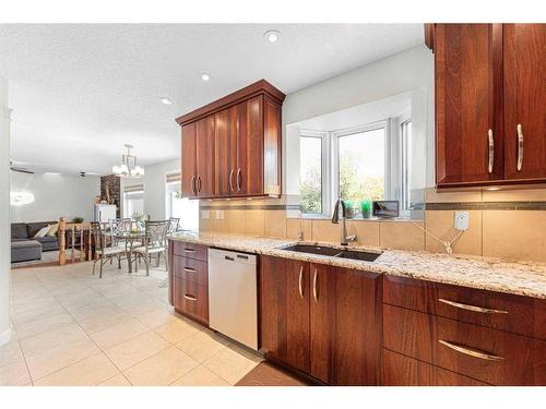 271196 Range Road 13 Nw, Airdrie, AB - Indoor Photo Showing Kitchen