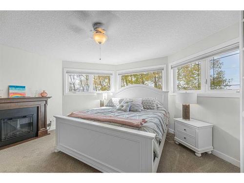 271196 Range Road 13 Nw, Airdrie, AB - Indoor Photo Showing Bedroom