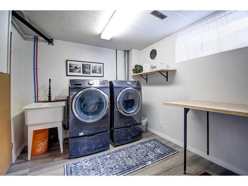 271196 Range Road 13 Nw, Airdrie, AB - Indoor Photo Showing Laundry Room