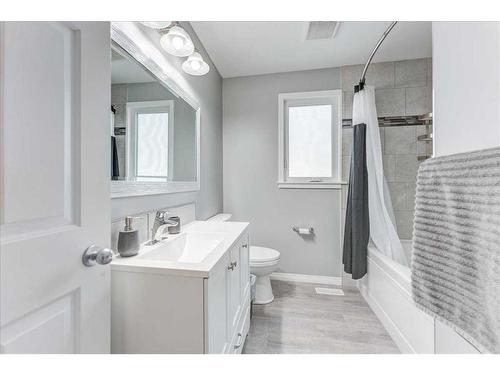232 Manora Road Ne, Calgary, AB - Indoor Photo Showing Bathroom