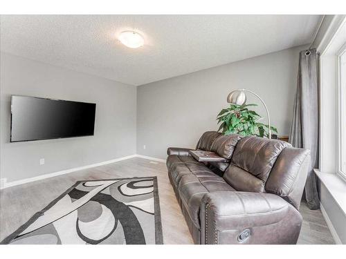 232 Manora Road Ne, Calgary, AB - Indoor Photo Showing Living Room