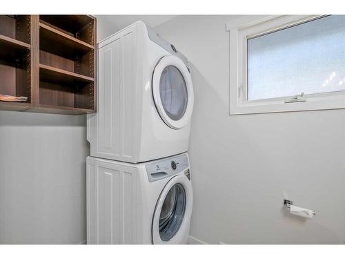 422 Hendon Drive Nw, Calgary, AB - Indoor Photo Showing Laundry Room