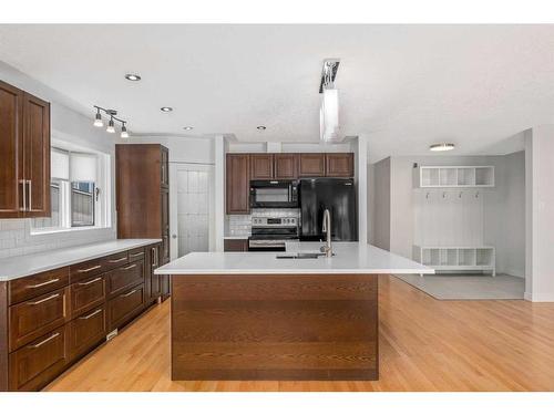422 Hendon Drive Nw, Calgary, AB - Indoor Photo Showing Kitchen