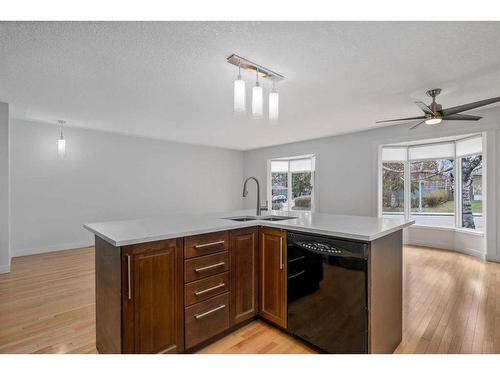 422 Hendon Drive Nw, Calgary, AB - Indoor Photo Showing Kitchen