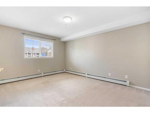 3303-10 Prestwick Bay Se, Calgary, AB - Indoor Photo Showing Bedroom