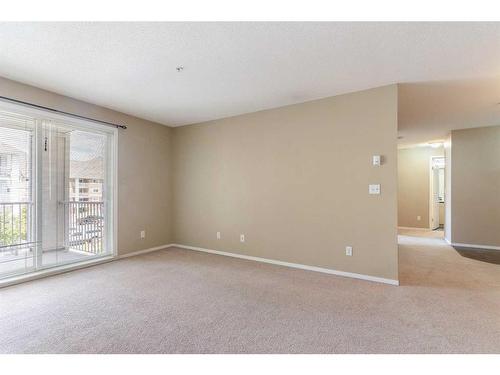 3303-10 Prestwick Bay Se, Calgary, AB - Indoor Photo Showing Living Room