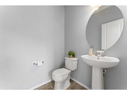 169 Howse Avenue Ne, Calgary, AB - Indoor Photo Showing Bathroom