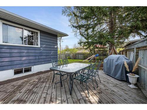 16 Hallmark Place Sw, Calgary, AB - Outdoor With Deck Patio Veranda With Exterior