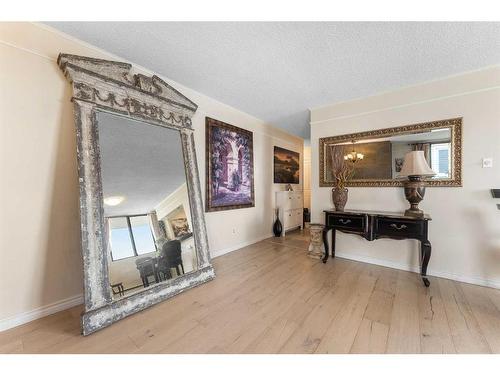 701-215 14 Avenue Sw, Calgary, AB - Indoor Photo Showing Other Room