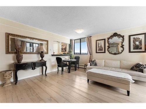 701-215 14 Avenue Sw, Calgary, AB - Indoor Photo Showing Living Room