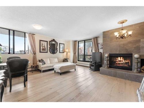 701-215 14 Avenue Sw, Calgary, AB - Indoor Photo Showing Living Room With Fireplace