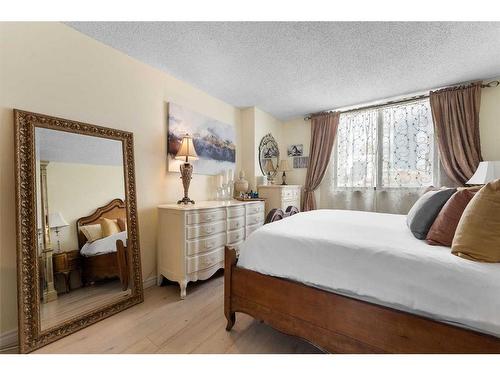 701-215 14 Avenue Sw, Calgary, AB - Indoor Photo Showing Bedroom