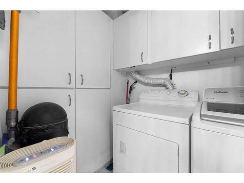 701-215 14 Avenue Sw, Calgary, AB - Indoor Photo Showing Laundry Room