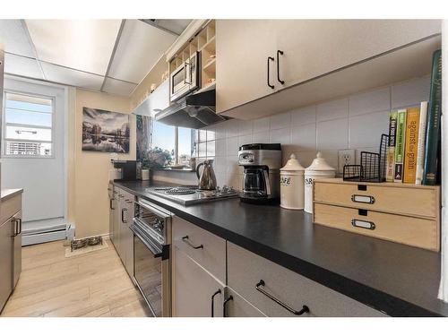 701-215 14 Avenue Sw, Calgary, AB - Indoor Photo Showing Kitchen