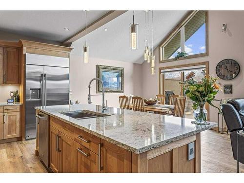 478 Stewart Creek Close, Canmore, AB - Indoor Photo Showing Kitchen With Upgraded Kitchen
